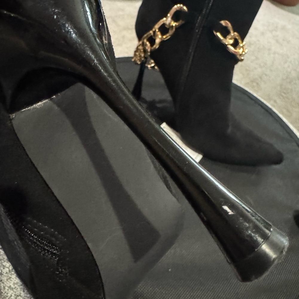 Chic Black and Gold Heeled Boots with Chunky Chain - Picture 6 of 13